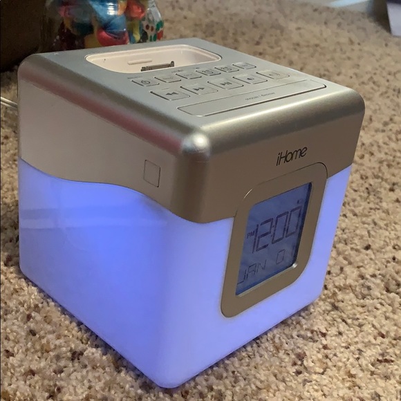 Color changing IHome - Picture 4 of 8